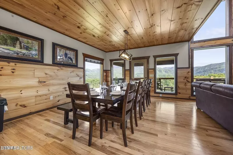 Mountain View Manor