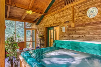 Cozy Creek Cabin