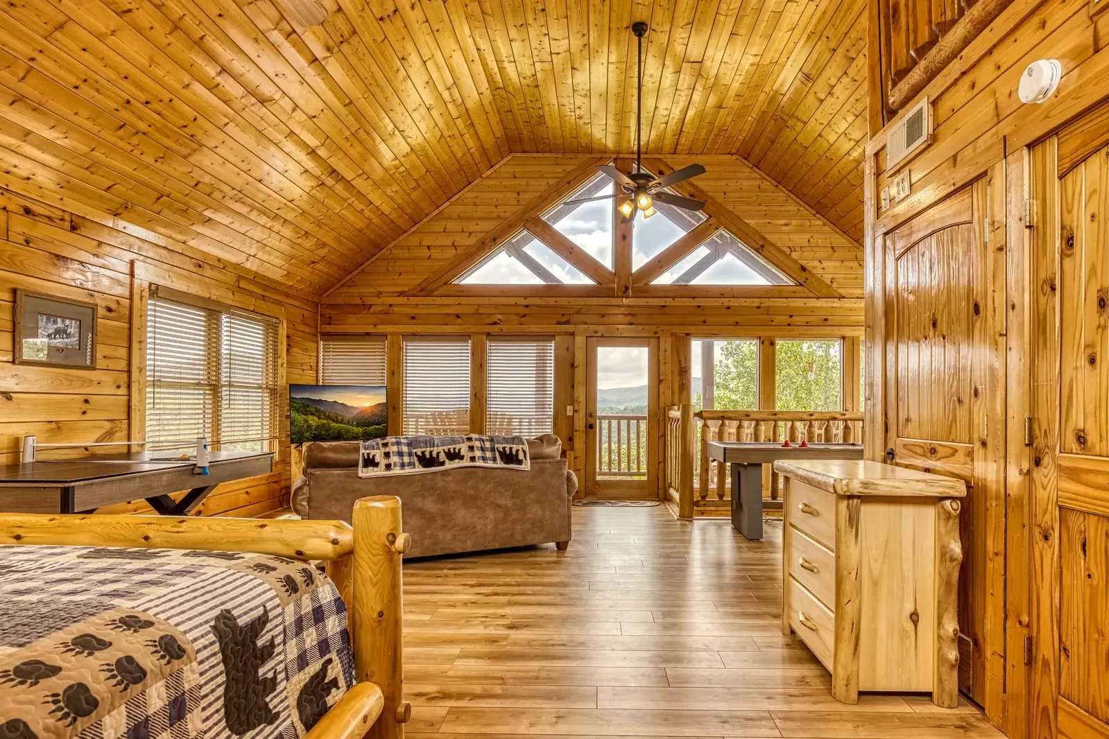 Awesome Views upper level loft area with king size bed and sitting area