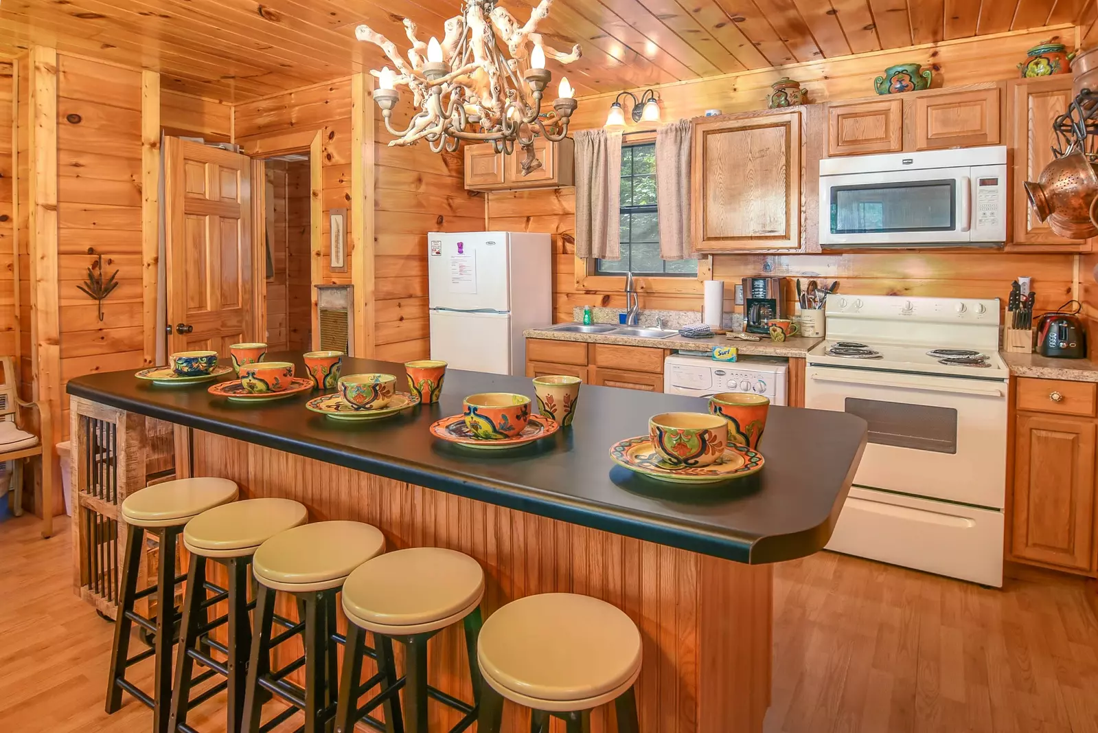 Permanent Vacation, a cozy 1-bedroom cabin tucked in the woods of Sevierville. Guests love its quiet, private setting—perfect for honeymoons, anniversaries, or small family getaways. Just 8 miles from the Parkway in Pigeon Forge, you’ll enjoy the best of both worlds: peaceful seclusion and easy access to the Smoky Mountains’ best attractions.