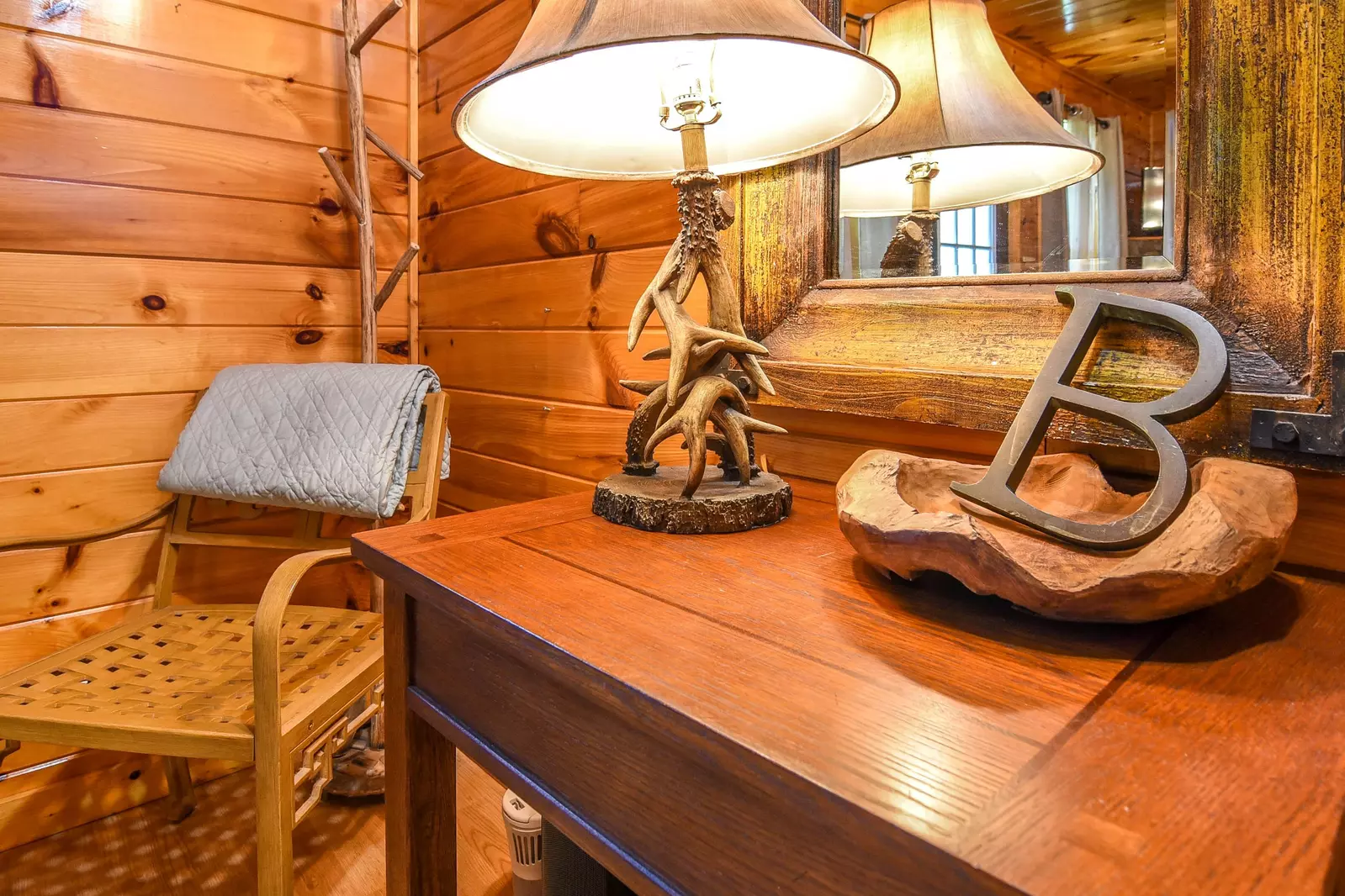 Permanent Vacation, a cozy 1-bedroom cabin tucked in the woods of Sevierville. Guests love its quiet, private setting—perfect for honeymoons, anniversaries, or small family getaways. Just 8 miles from the Parkway in Pigeon Forge, you’ll enjoy the best of both worlds: peaceful seclusion and easy access to the Smoky Mountains’ best attractions.