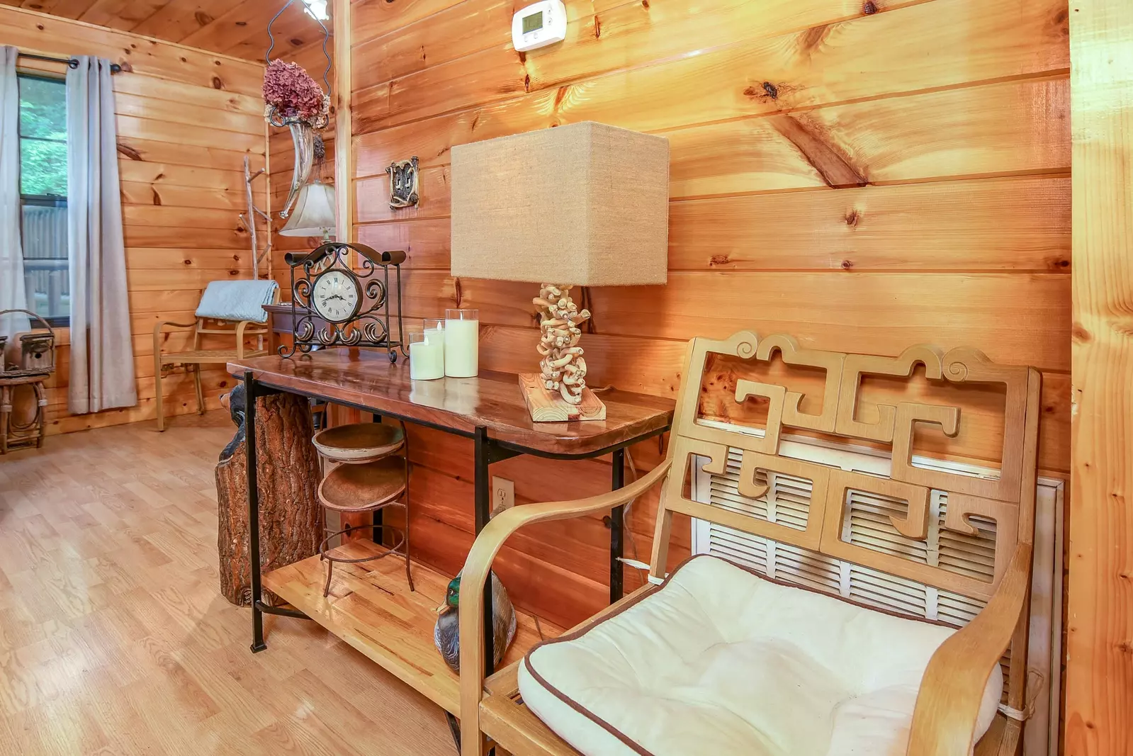 Permanent Vacation, a cozy 1-bedroom cabin tucked in the woods of Sevierville. Guests love its quiet, private setting—perfect for honeymoons, anniversaries, or small family getaways. Just 8 miles from the Parkway in Pigeon Forge, you’ll enjoy the best of both worlds: peaceful seclusion and easy access to the Smoky Mountains’ best attractions.
