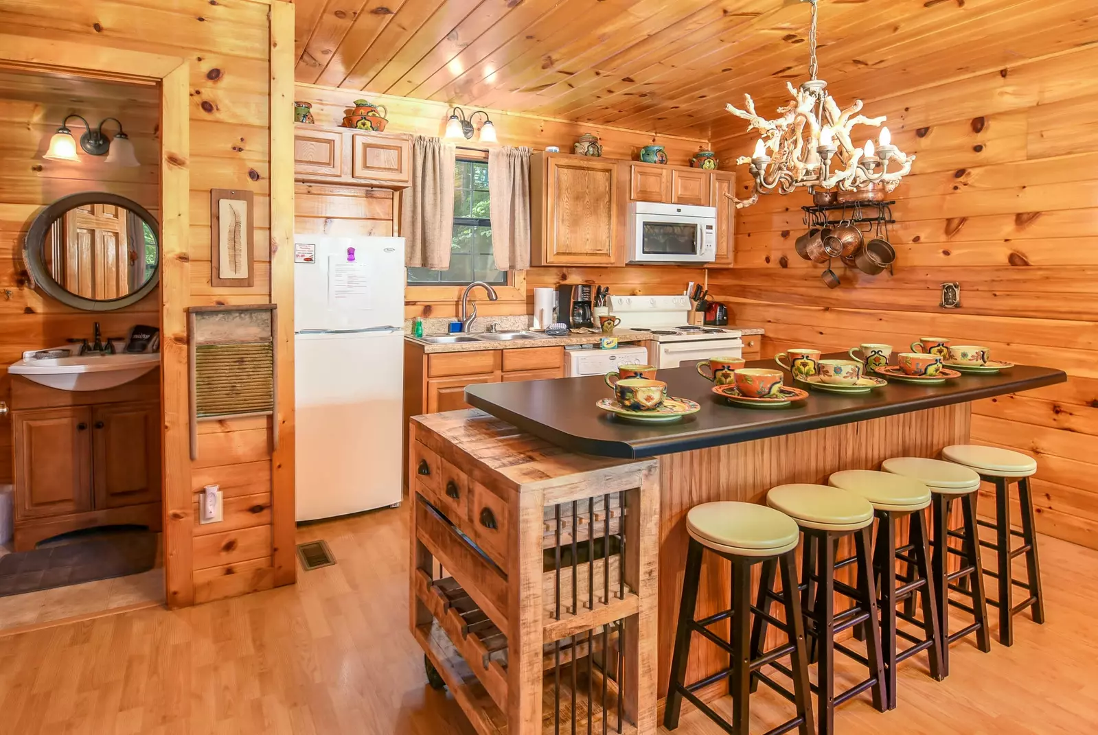 Permanent Vacation, a cozy 1-bedroom cabin tucked in the woods of Sevierville. Guests love its quiet, private setting—perfect for honeymoons, anniversaries, or small family getaways. Just 8 miles from the Parkway in Pigeon Forge, you’ll enjoy the best of both worlds: peaceful seclusion and easy access to the Smoky Mountains’ best attractions.
