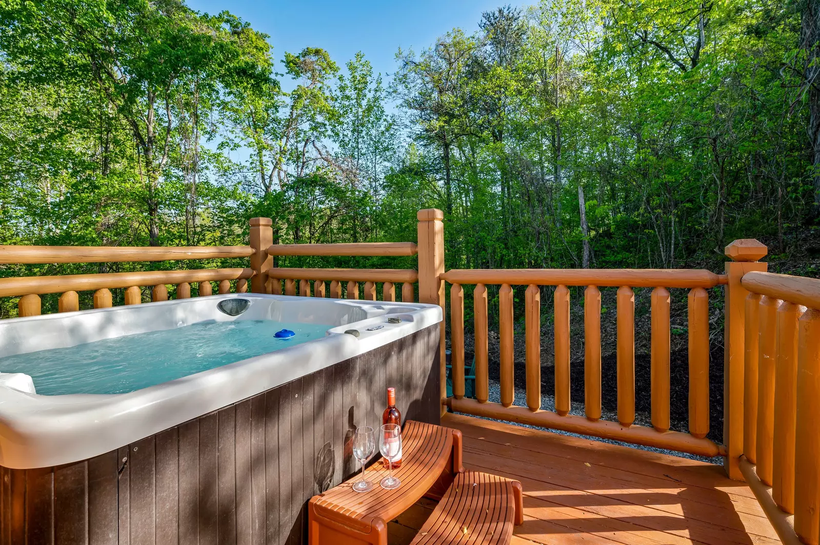 Easy Livin’ – a Smoky Mountain cabin rental with hot tub, fire pit, and comfortable family-friendly spaces.
