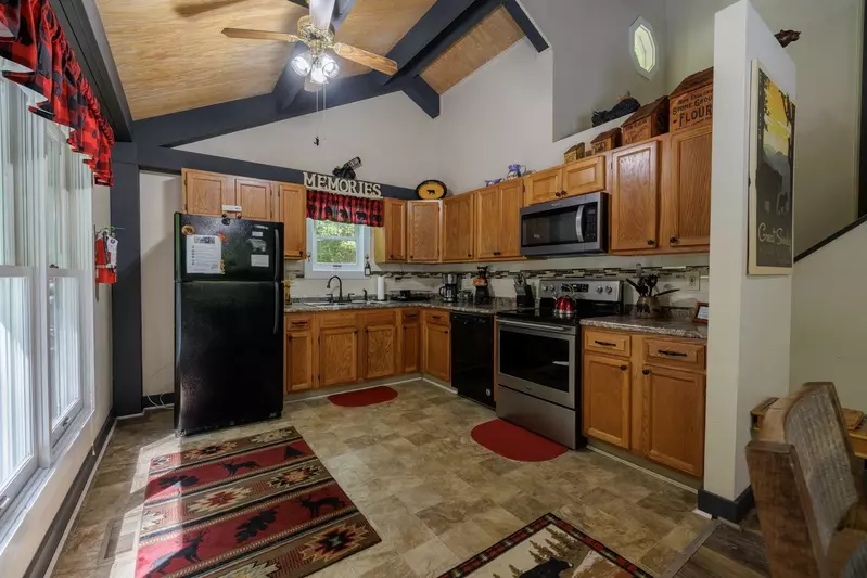 Misty Mountain Hop – a 2-bedroom, 2-bath Smoky Mountain cabin in Cobbly Nob Resort with screened-in hot tub, wrap-around decks, wood-burning fireplace, and access to pools, pickleball, and golf.