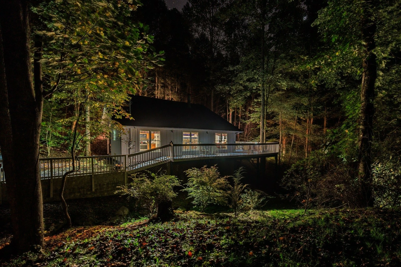 Misty Mountain Hop – a 2-bedroom, 2-bath Smoky Mountain cabin in Cobbly Nob Resort with screened-in hot tub, wrap-around decks, wood-burning fireplace, and access to pools, pickleball, and golf.