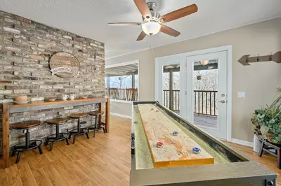 Happy Trails, a spacious 3BR/3BA mountain cabin in Gatlinburg’s coveted Cobbly Nob Resort. Perched on Webb Mountain, this beautifully decorated retreat offers over 2,100 sq. ft. of comfort with panoramic views of three mountain ranges, two wood-burning fireplaces, and plenty of amenities for families and groups to relax and reconnect.