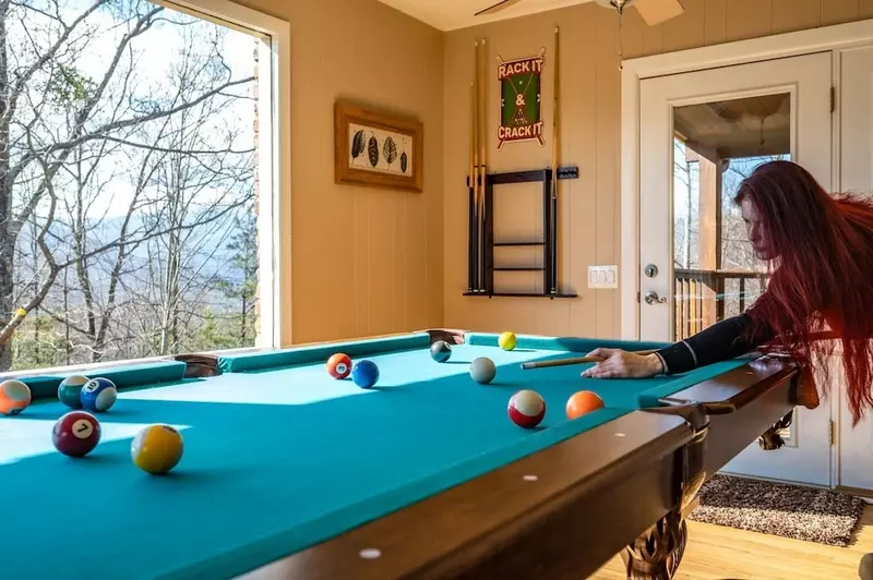 Happy Trails, a spacious 3BR/3BA mountain cabin in Gatlinburg’s coveted Cobbly Nob Resort. Perched on Webb Mountain, this beautifully decorated retreat offers over 2,100 sq. ft. of comfort with panoramic views of three mountain ranges, two wood-burning fireplaces, and plenty of amenities for families and groups to relax and reconnect.