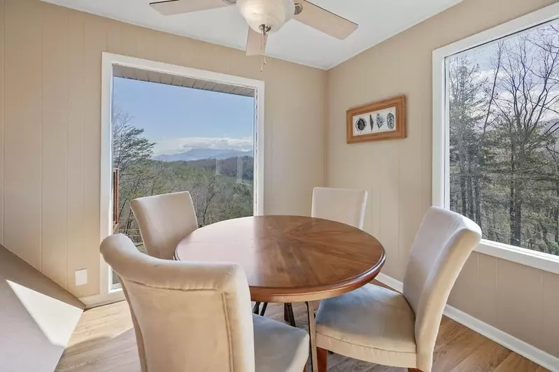 Happy Trails, a spacious 3BR/3BA mountain cabin in Gatlinburg’s coveted Cobbly Nob Resort. Perched on Webb Mountain, this beautifully decorated retreat offers over 2,100 sq. ft. of comfort with panoramic views of three mountain ranges, two wood-burning fireplaces, and plenty of amenities for families and groups to relax and reconnect.