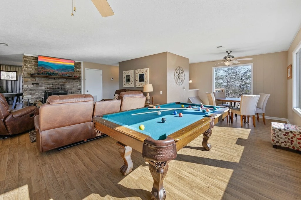 Happy Trails, a spacious 3BR/3BA mountain cabin in Gatlinburg’s coveted Cobbly Nob Resort. Perched on Webb Mountain, this beautifully decorated retreat offers over 2,100 sq. ft. of comfort with panoramic views of three mountain ranges, two wood-burning fireplaces, and plenty of amenities for families and groups to relax and reconnect.