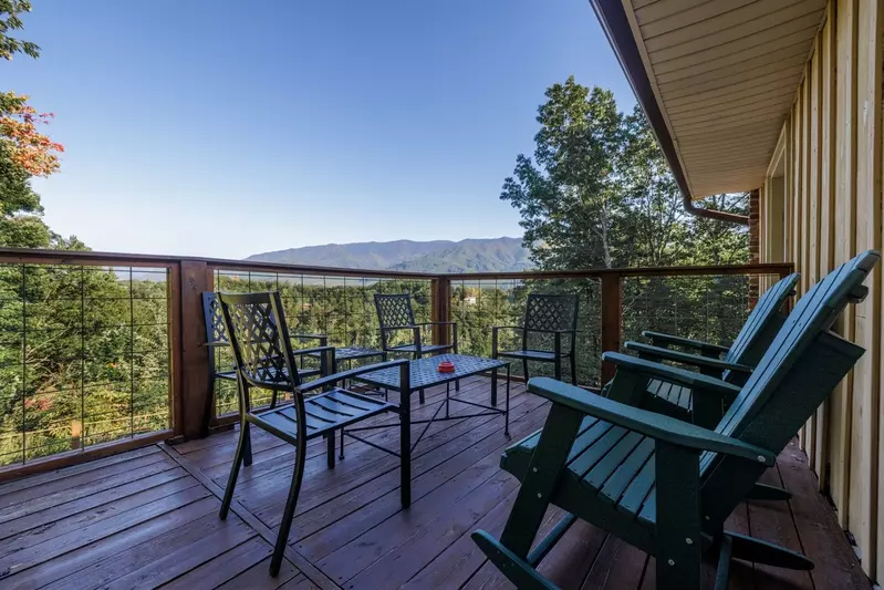 Happy Trails, a spacious 3BR/3BA mountain cabin in Gatlinburg’s coveted Cobbly Nob Resort. Perched on Webb Mountain, this beautifully decorated retreat offers over 2,100 sq. ft. of comfort with panoramic views of three mountain ranges, two wood-burning fireplaces, and plenty of amenities for families and groups to relax and reconnect.