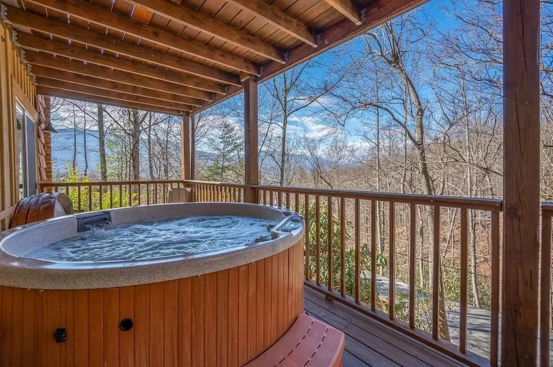 Happy Trails, a spacious 3BR/3BA mountain cabin in Gatlinburg’s coveted Cobbly Nob Resort. Perched on Webb Mountain, this beautifully decorated retreat offers over 2,100 sq. ft. of comfort with panoramic views of three mountain ranges, two wood-burning fireplaces, and plenty of amenities for families and groups to relax and reconnect.