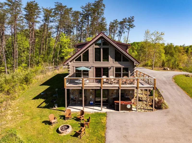 Nothin’ But a Good Time – a spacious 4-bedroom Smoky Mountain cabin rental in Sevierville featuring king bedrooms, twin bunks, hot tub, theater room, fire pit, and cozy mountain views.