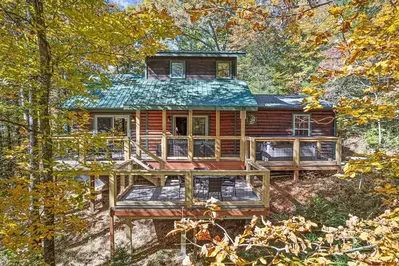 little cove cabin in the smoky mountains in the fall