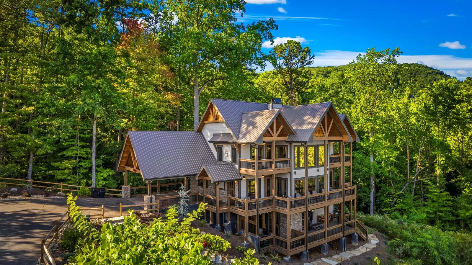 Property image, Interior, of Holy Smokes Pool Lodge