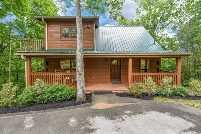 mountaineers retreat is one of our best cheap cabins in pigeon forge tn