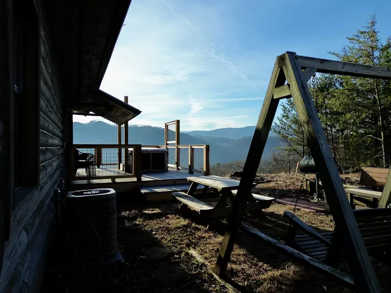 Winter Hot Tub & Grilling Area View