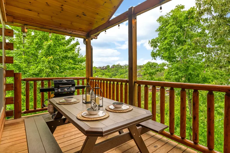 Deck Eating Area with Grill
