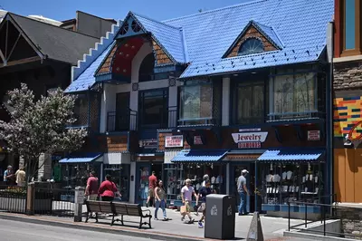 gatlinburg strip on a great smoky mountains vacation