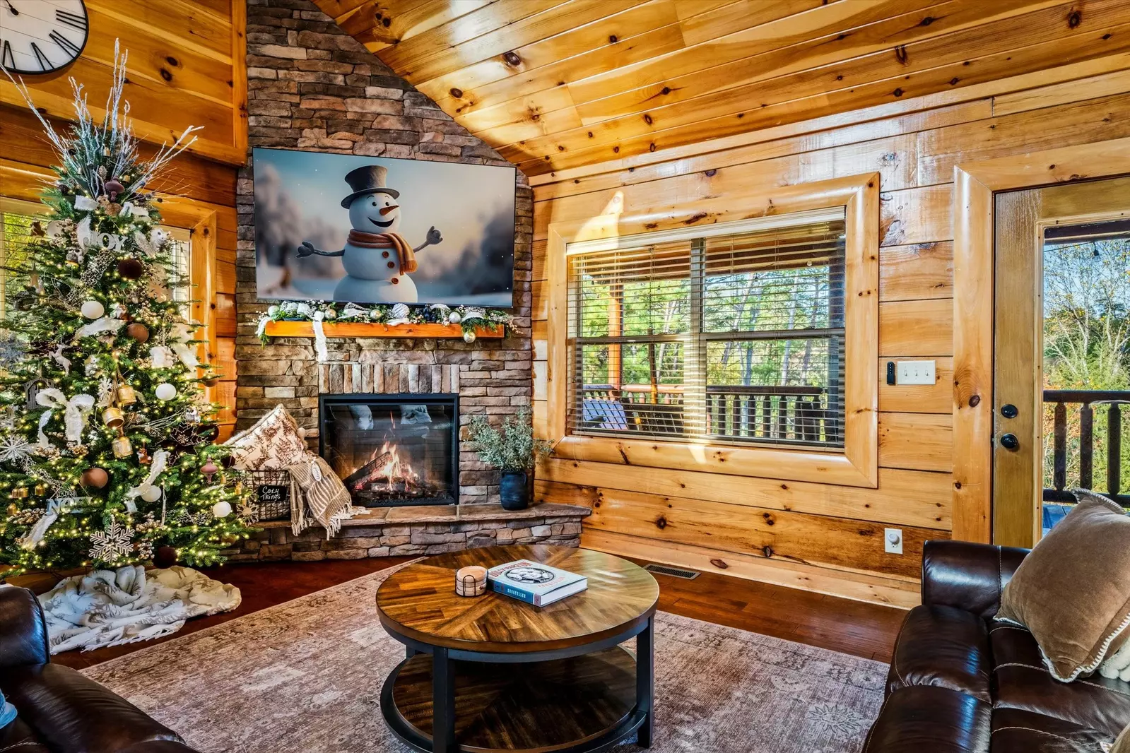 Game Loft,  Community Pool, Mini Golf