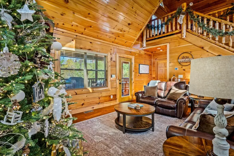 Game Loft, Community Pool, Mini Golf