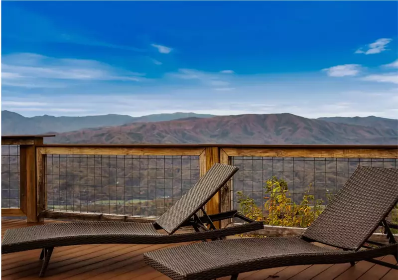 Bluff Mountain Escape