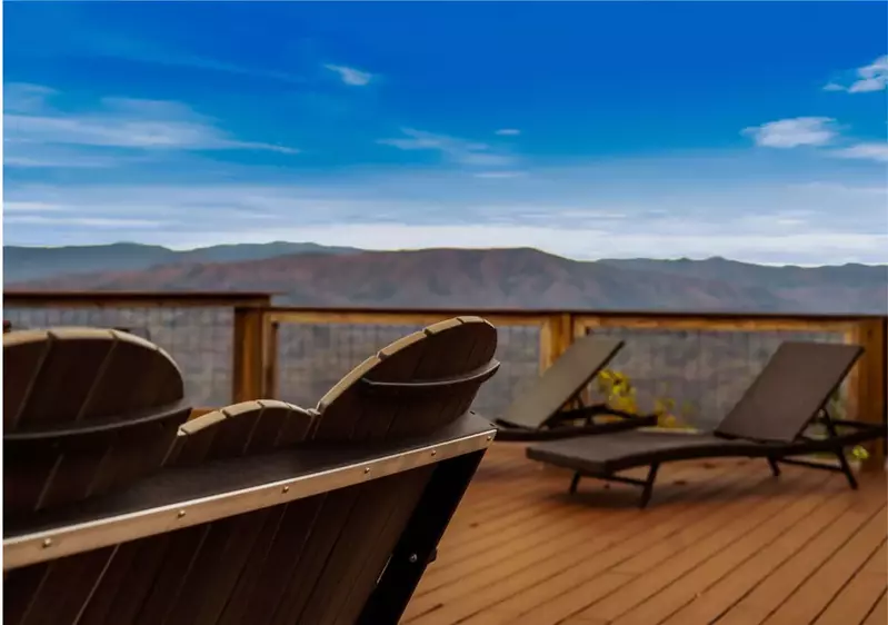 Bluff Mountain Escape