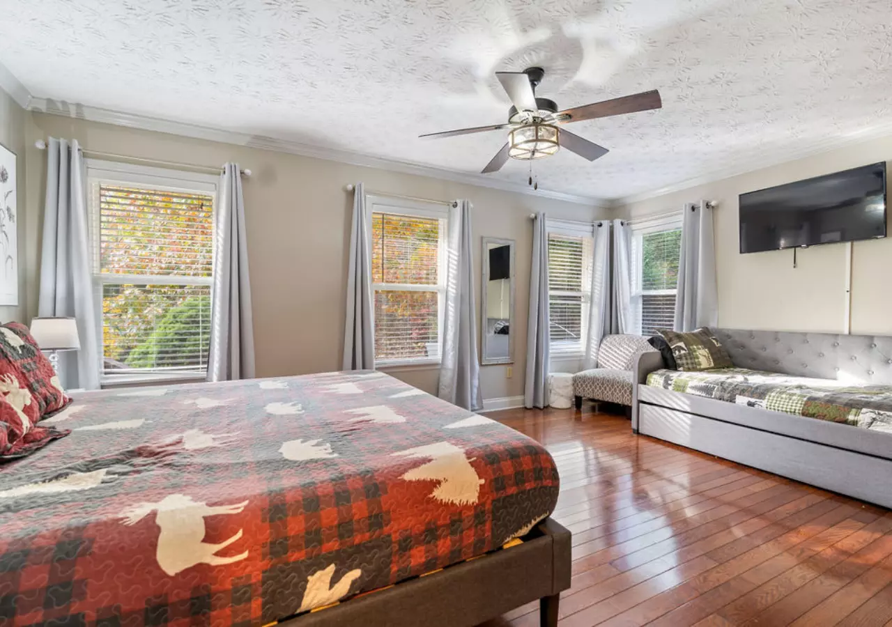 Bluff Mountain Escape