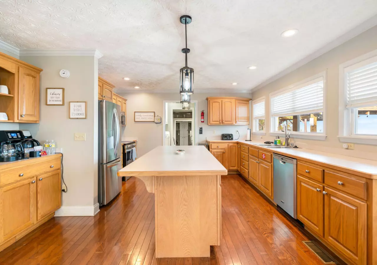 Bluff Mountain Escape