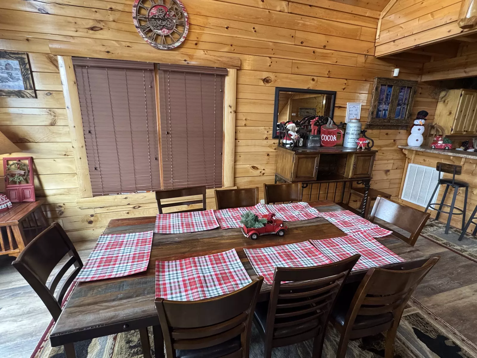 Bear's View holiday decorations