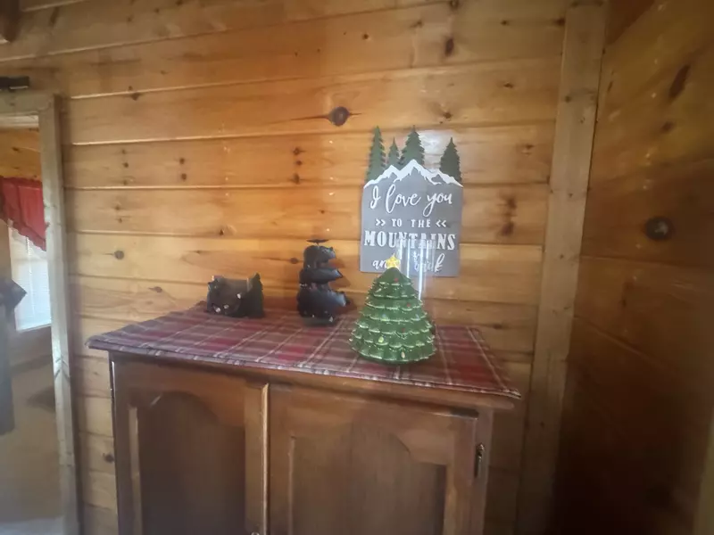 Honey Dreams Winterfest decorations