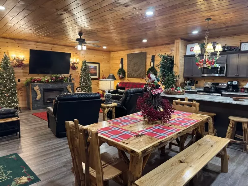 MounTown Moments Vista Winterfest decorations