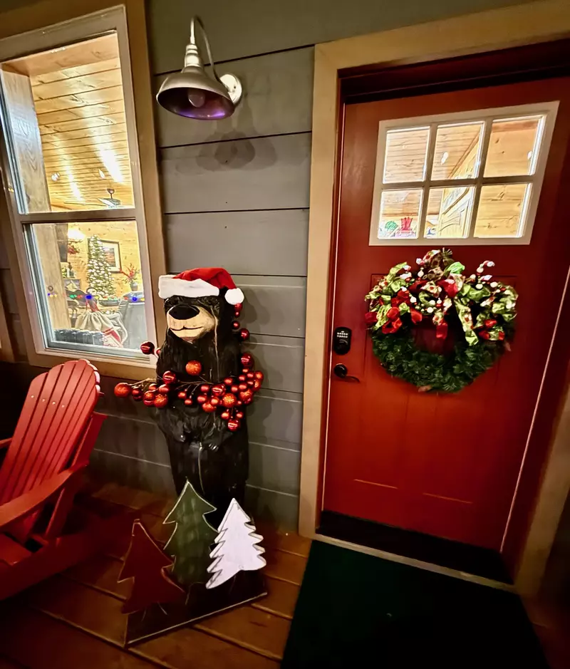 MounTown Moments Vista holiday decorations