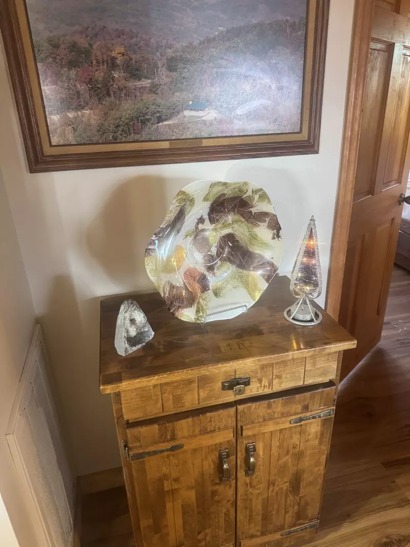 Secluded Summit holiday decorations