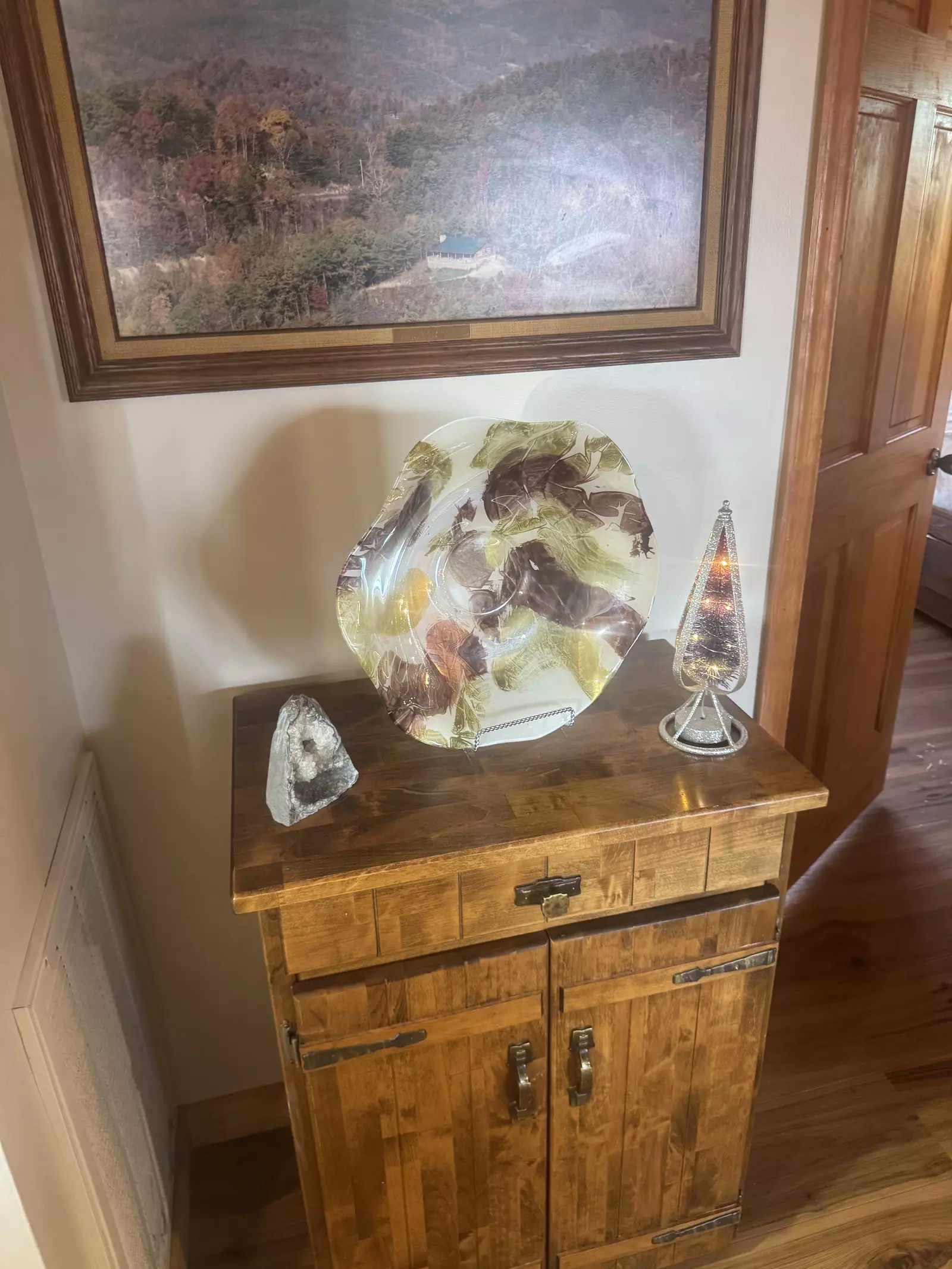 Secluded Summit holiday decorations