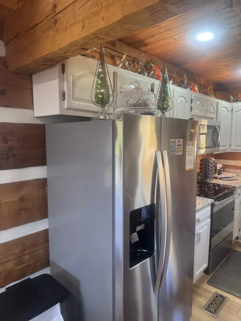 Secluded Summit holiday decorations