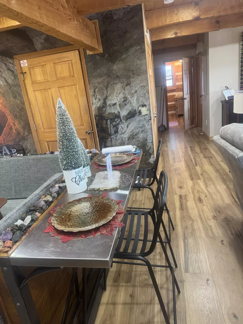 Secluded Summit holiday decorations