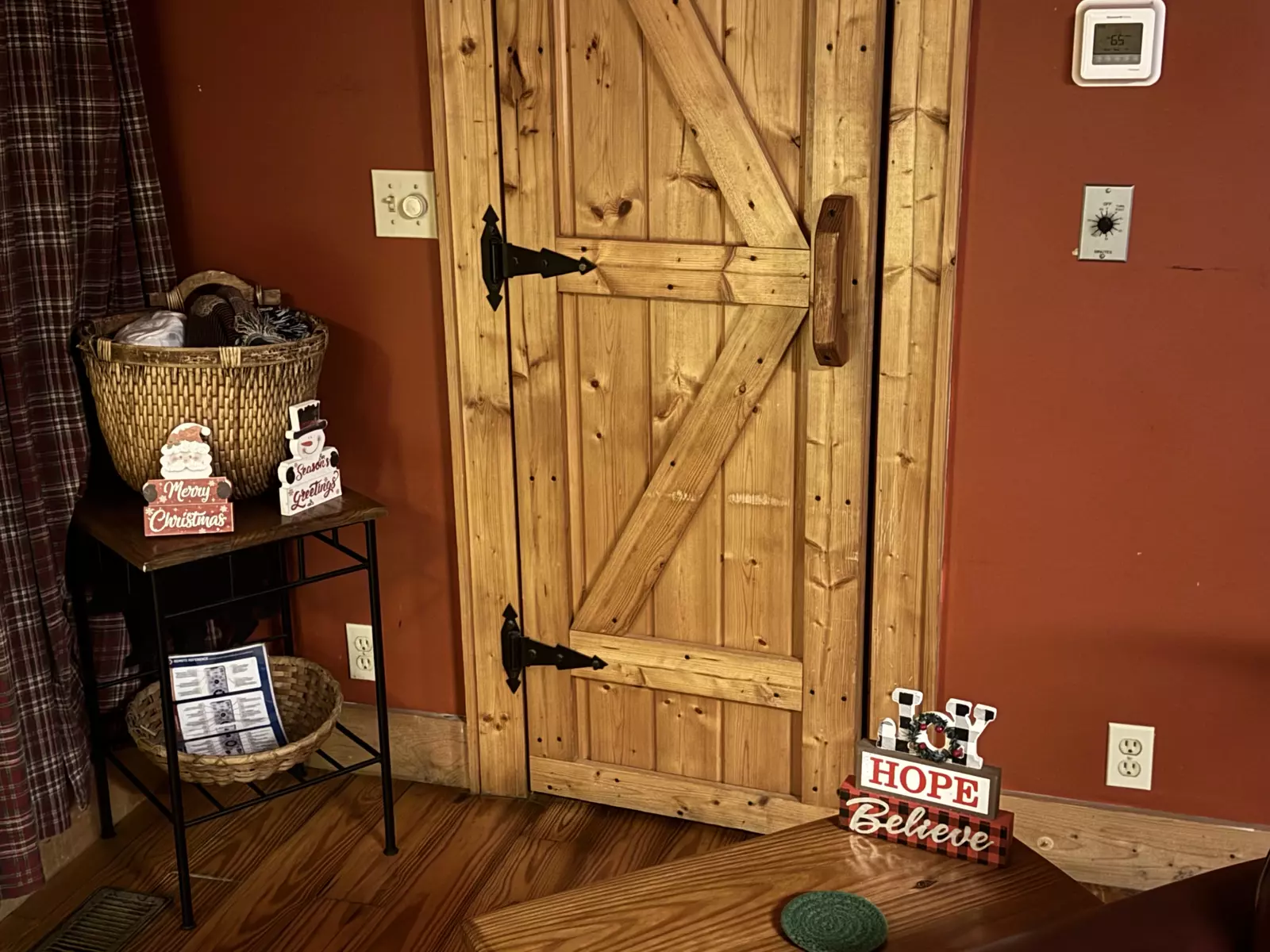 Tennessee Twilight Cabin Winterfest decorations