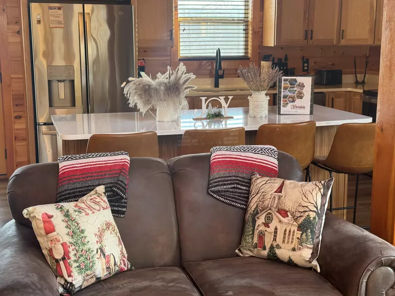 Cozy Cub Cabin Winterfest decorations