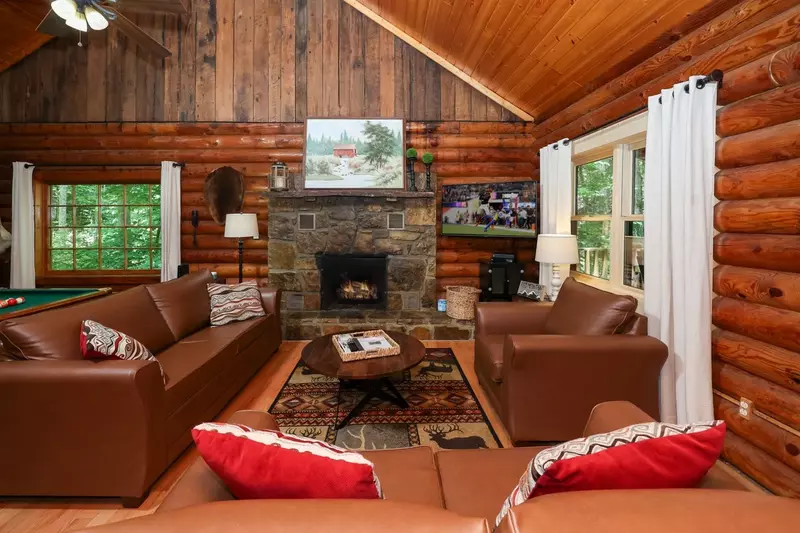 Lodge Between the Streams