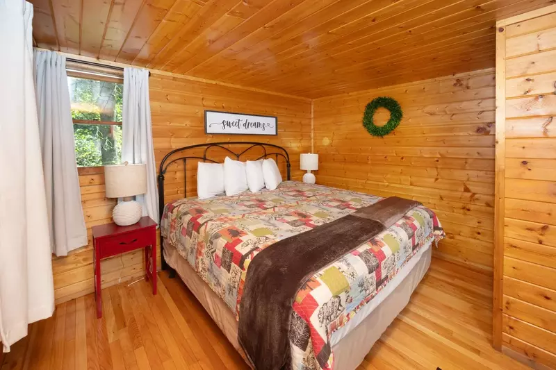 Lodge Between the Streams