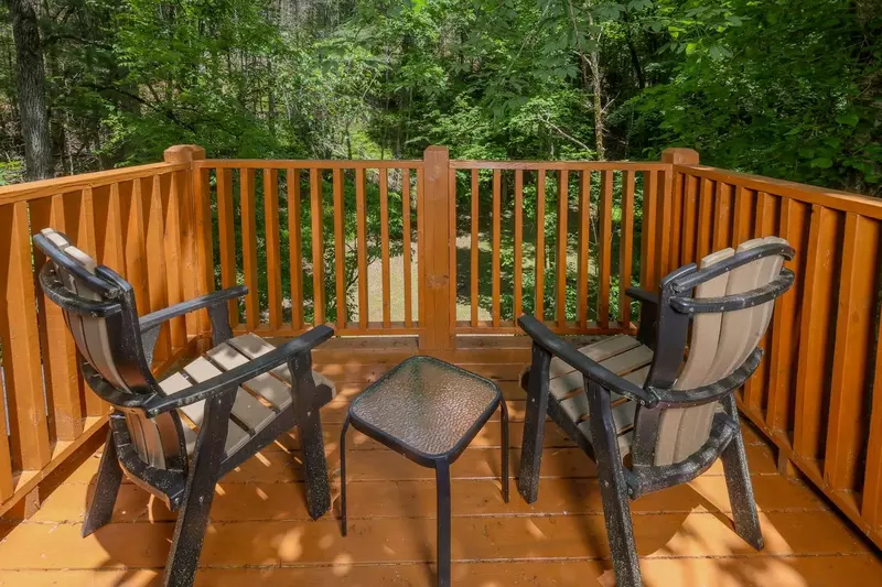 Lodge Between the Streams