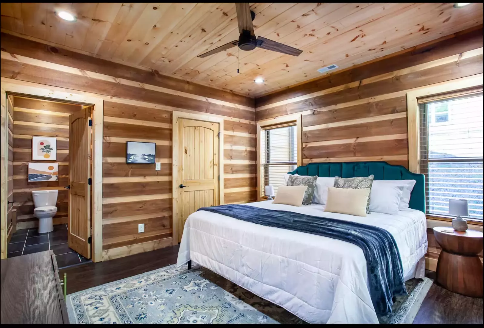 3 King bedrooms, 1 double Queen room