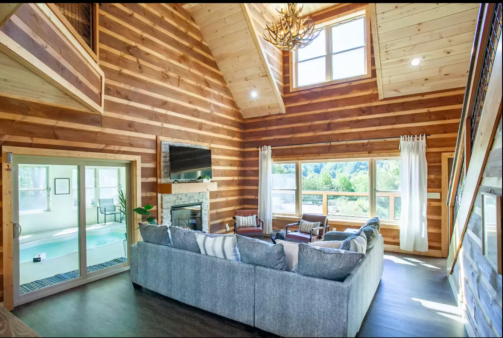 Living area with pool