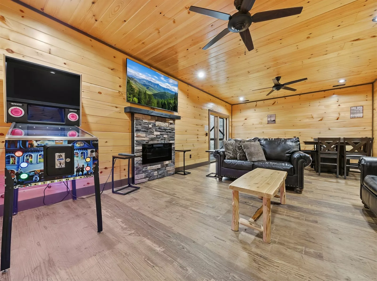 Property image, Exterior, of Falcon Crest #3104