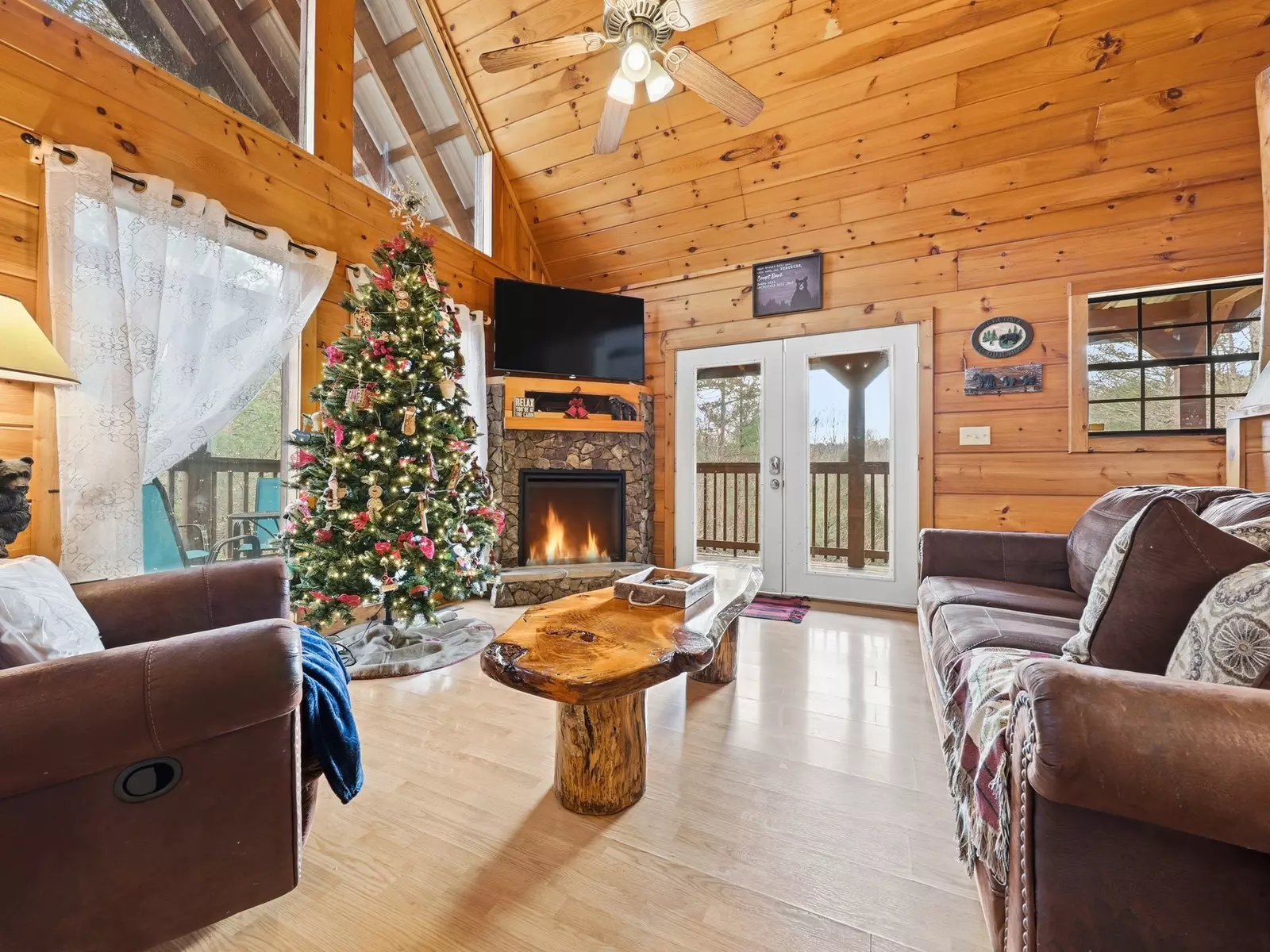 Property image, Exterior, of Wet Bear Paws #146