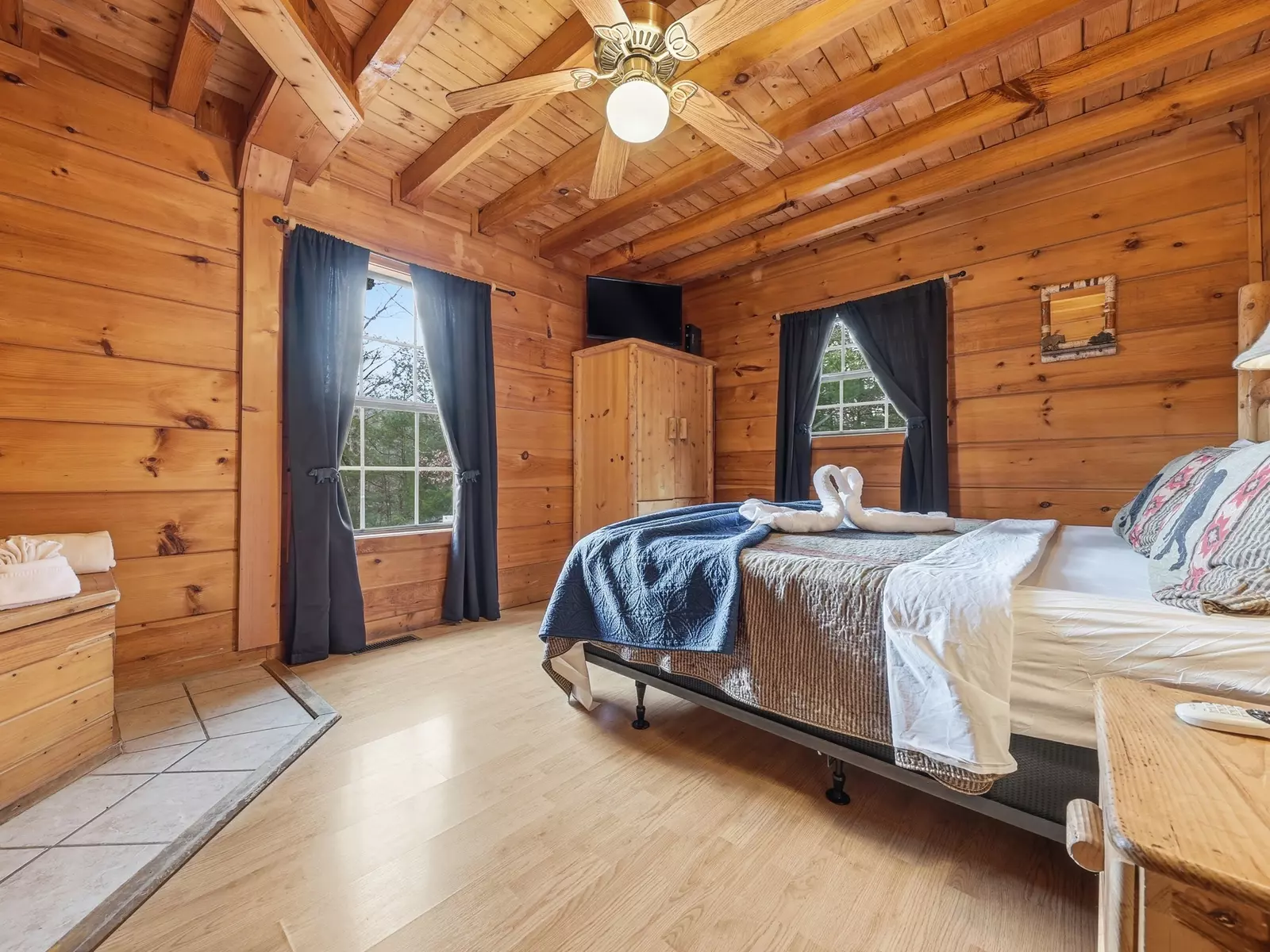 Property image, Exterior, of Wet Bear Paws #146