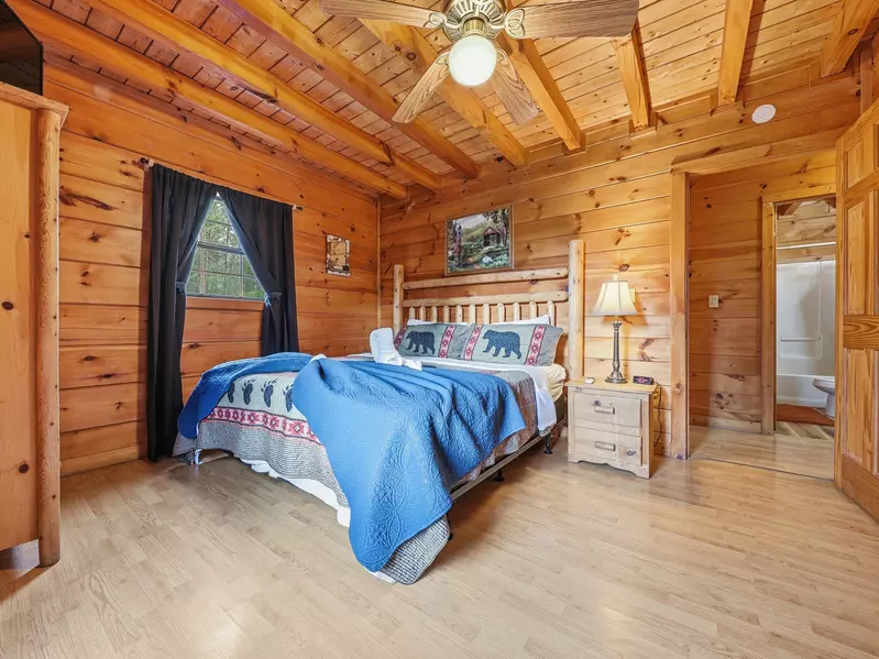 Property image, Exterior, of Wet Bear Paws #146