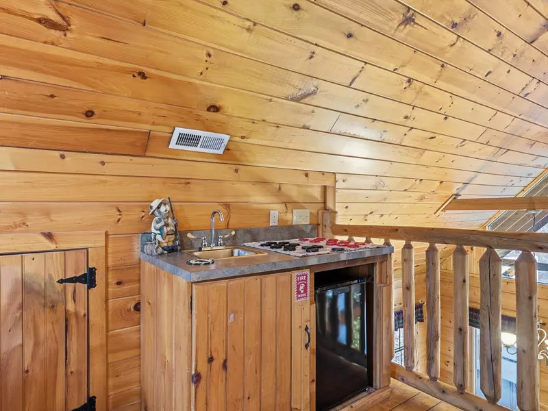 Property image, Exterior, of Wet Bear Paws #146