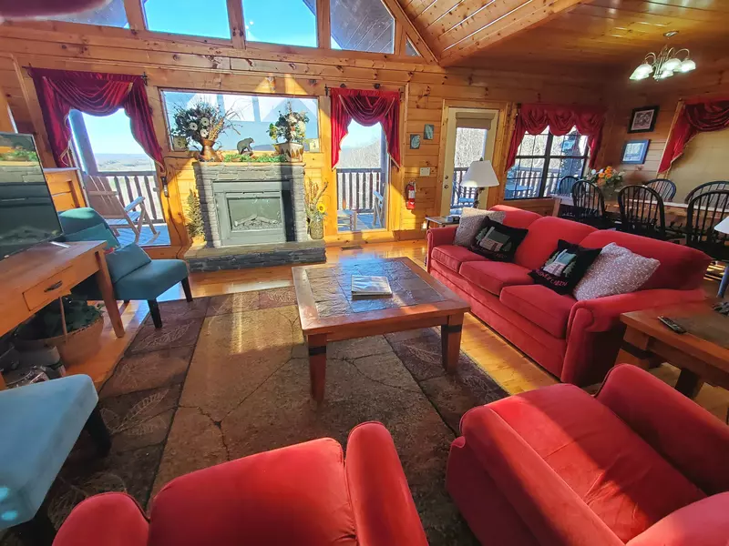 Upper level common area